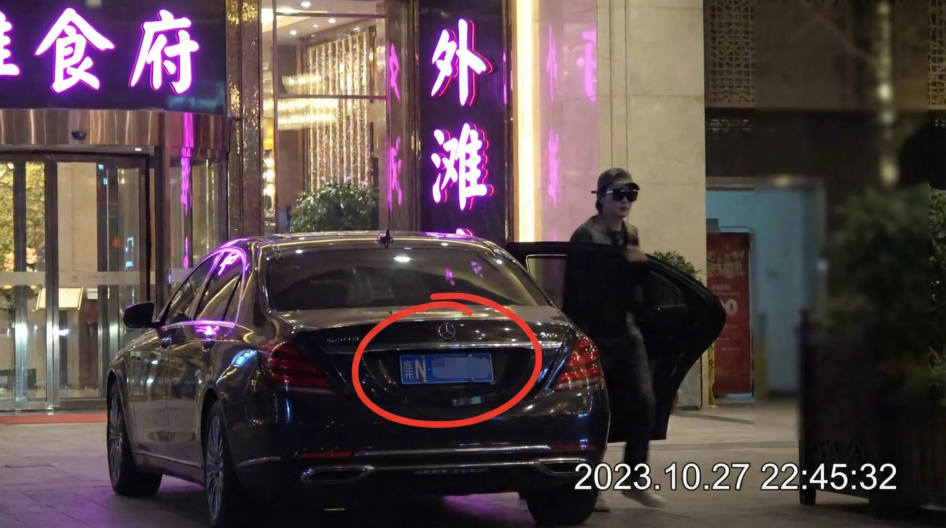 国产一线二线三线女装品牌_国产女装品牌大全 | 深度揭秘国产女装 - 某明星深夜现身高档餐厅被拍