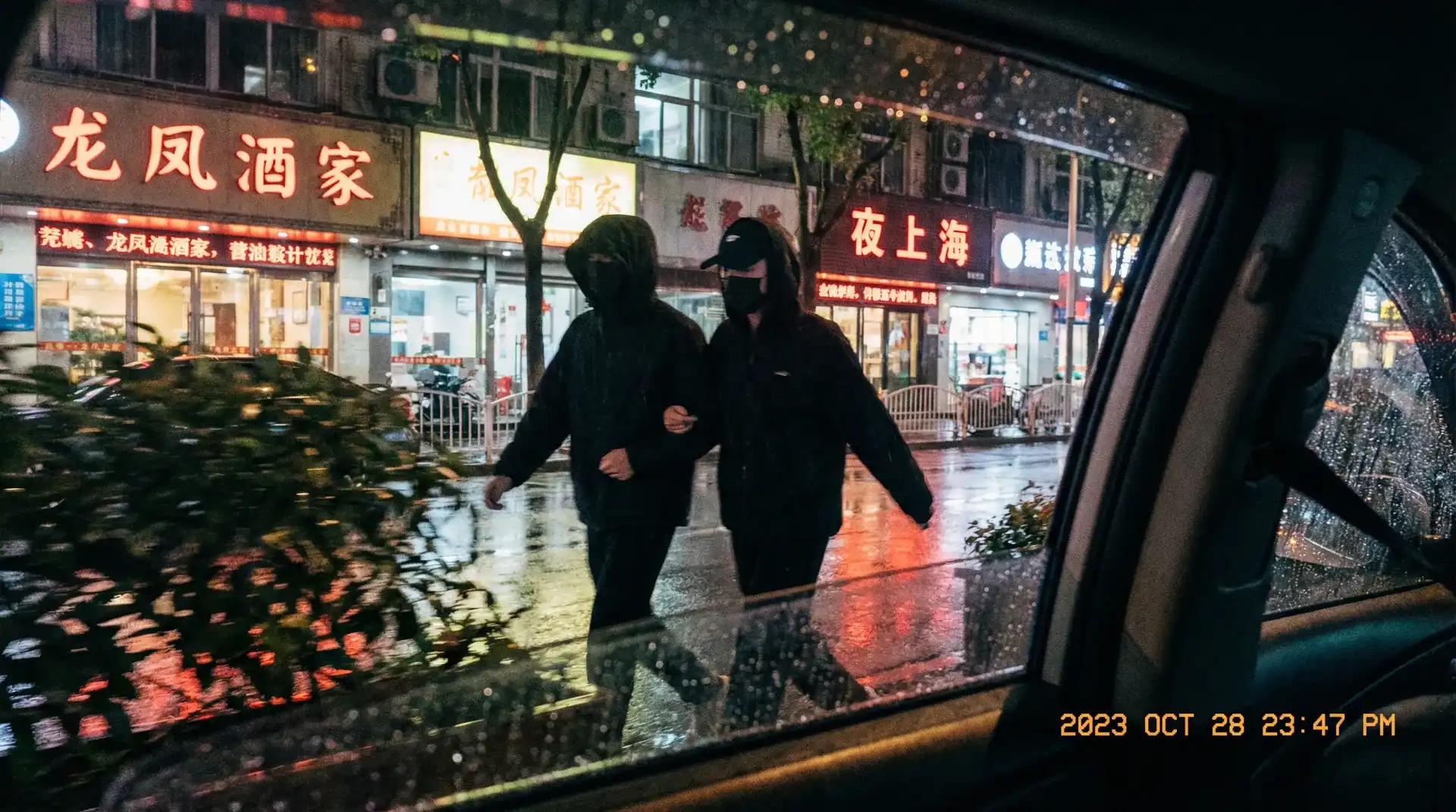 国产一线二线三线女装品牌_国产女装品牌大全 | 深度揭秘国产女装 - 顶流明星深夜密会现场抓拍照片